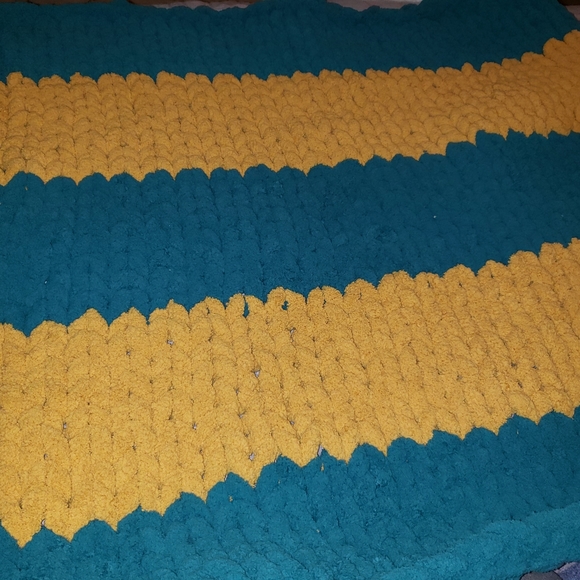 Chunky Knit Blanket - Picture 4 of 8